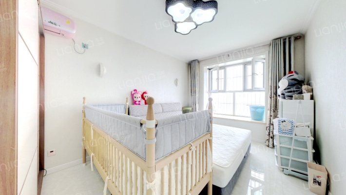 业主诚心出售，精装修，采光好，看房方便-卧室A