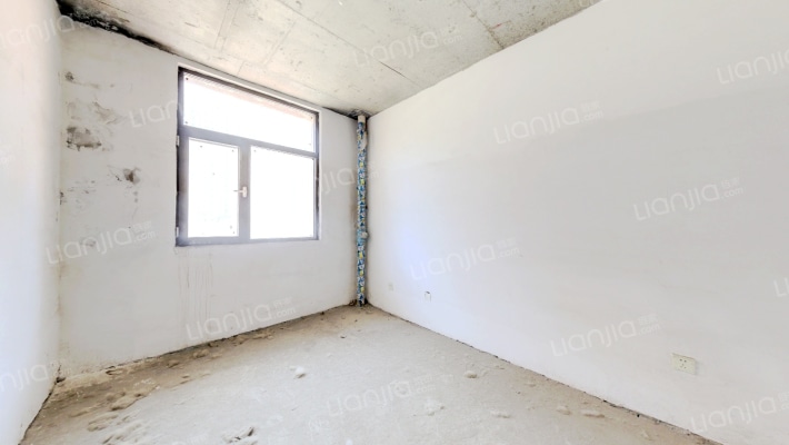 南北通透大四居，采光好，有大露台！-卧室