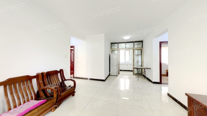 房本满二  南北通透三居室  价格合理   整洁干净-客厅