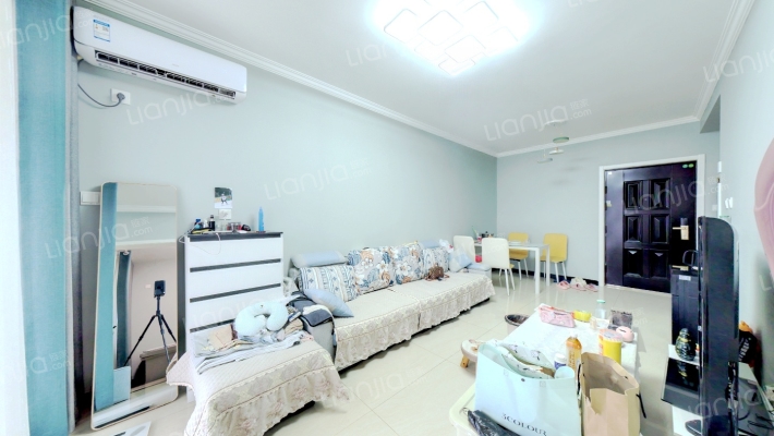 天伦湾精装修两居室，房本满两年。-客厅