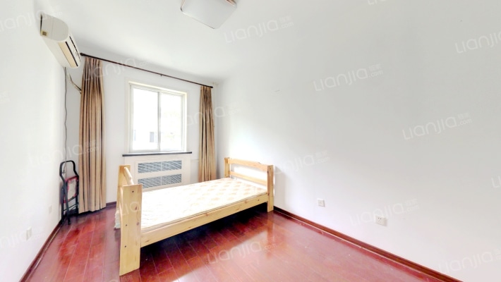 出售青旅花园大平层，环境优美，大四居。-卧室B