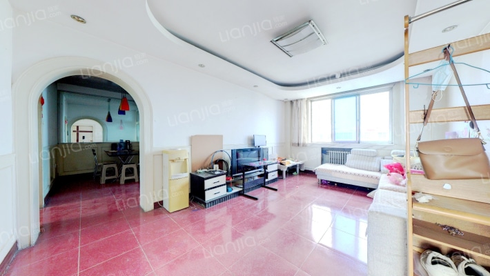 出售金正小区开发区集中供暖三居室-客厅