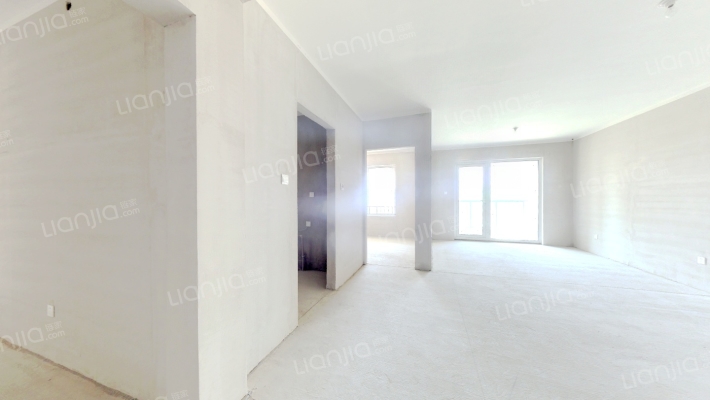 市区内集中供暖改善盘，南向两居，中间楼层70年大产权-客厅