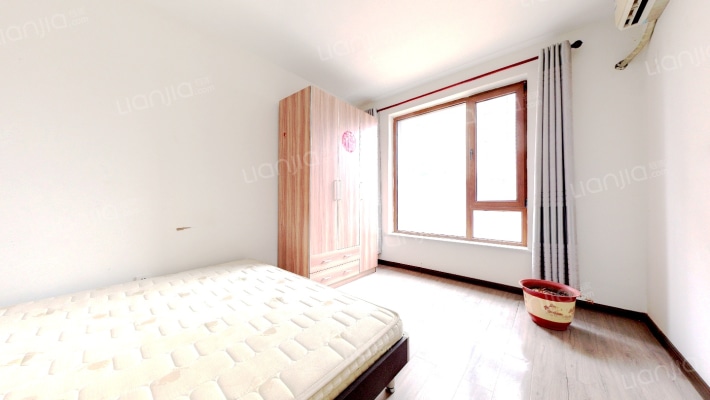 高铁新干线，南北格局，简单装修，诚意出售-卧室C