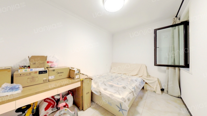 新干线自住精装三居，保持得很好，满二税少-卧室A