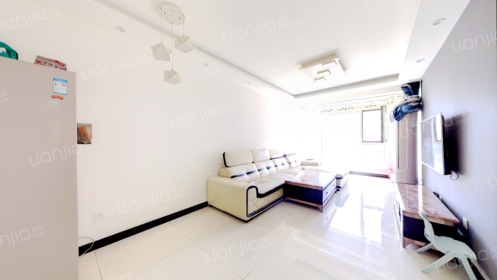 精装修 满二 中层 拎包入住 南向大2居 装修时间长-客厅