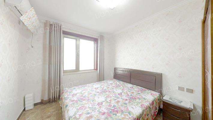 温莎假日通透三居室，交通便利，地理位置得天独厚。-卧室B