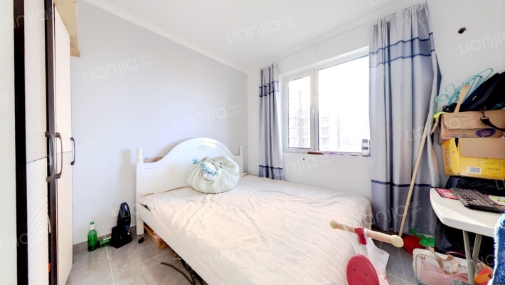 三居南北通透，户型方正，高楼层，花园小区，拎包入住-卧室A