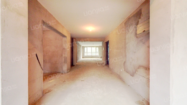 一梯两户，集中供暖，南北通透格局，四居室-餐厅