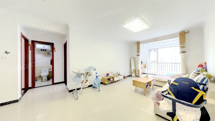 ：此房是精装修，南北通透三居。可拎包入住。-客厅