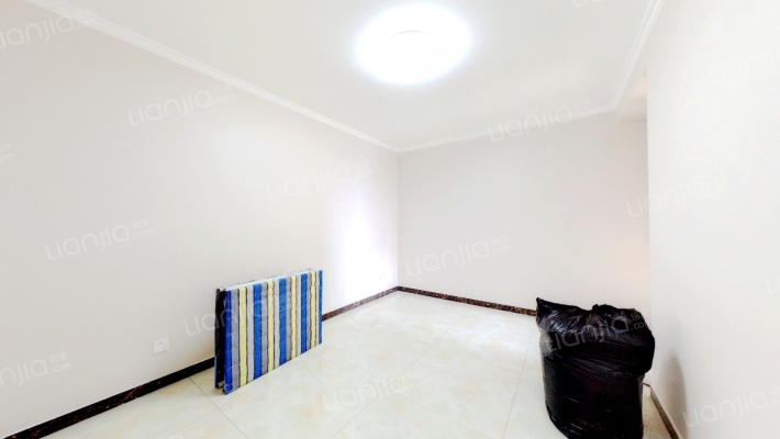 此房房本满二，精装修，好楼位，中间楼层采光无遮挡-卧室A