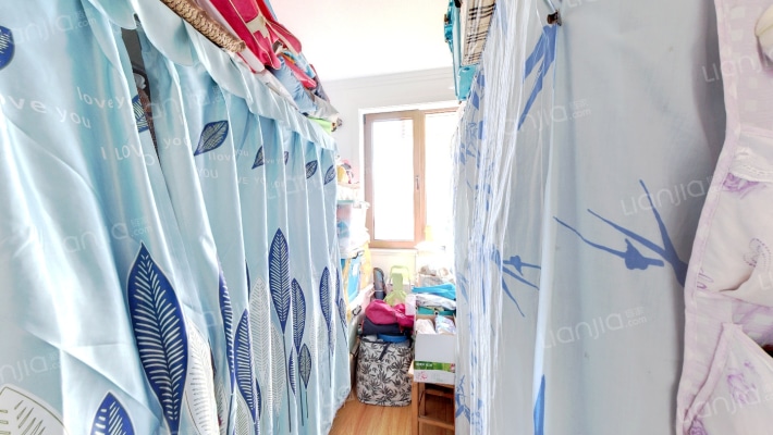 精装修，房本满二，税费低，高铁旁边。-卧室B