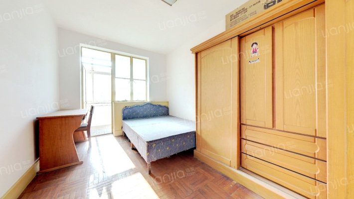 蓝天小区，南北通透三居室，中间层，总价低-卧室B