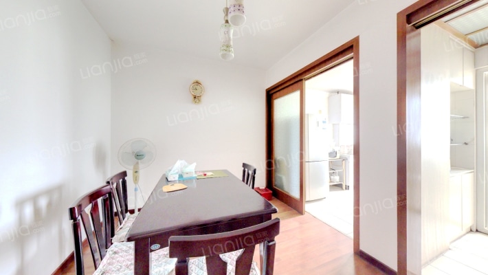 物探局家属院    南北通透。楼层好，宝石花物业-餐厅