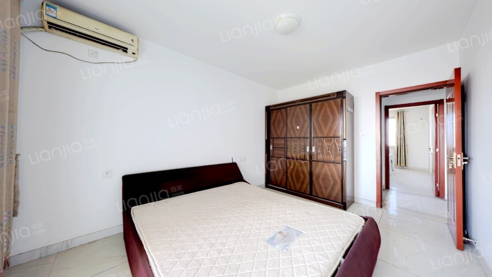 水岸花城 南北通透两居 中间楼层-卧室A