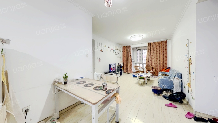 南北通透三居室  好楼层 采光足 房本满二税费低-客厅