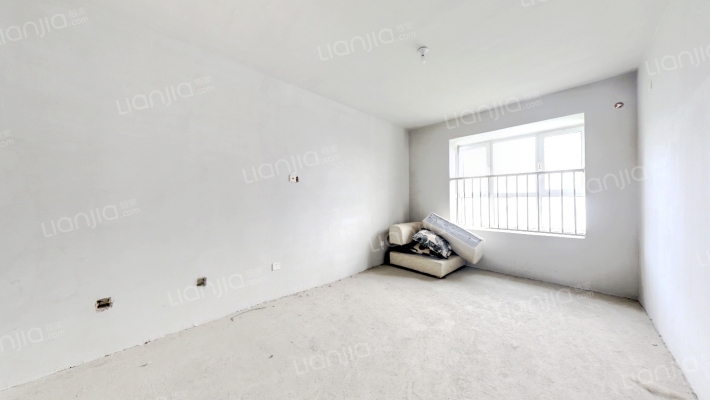 此房满四年了，采光好，视野好，南北通透两居室，毛坯-卧室B