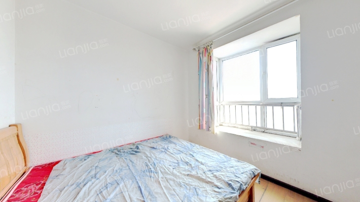 简单装修，户型方正，房本满五唯一，客厅卧室宽敞明亮-卧室B