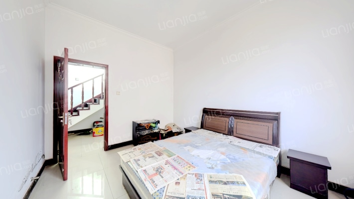 市区精装修的独栋别墅   带大院子-卧室A