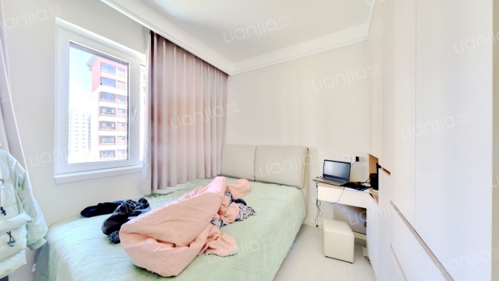 双语，自主标准装修，一梯两户，通透三居双卫，带车位-卧室B