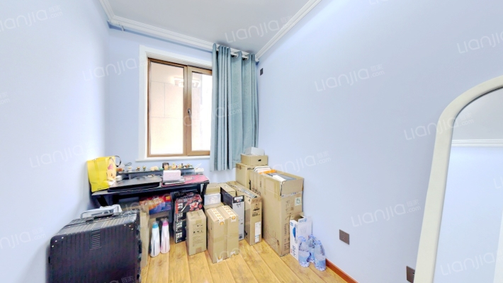 精装修 家具家电齐全 房本满二 中间楼层-卧室B