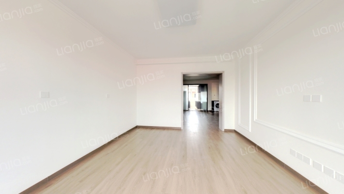 开发区 精装未住 通透三居室 房本满五-客厅