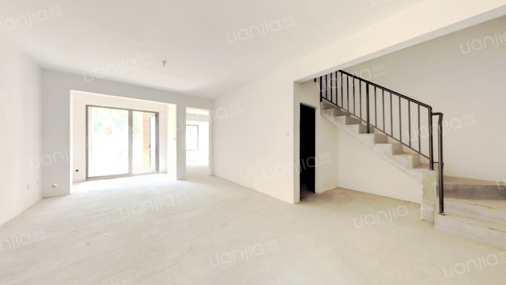 出售鸿坤理想尔湾洋房  四居双卫-客厅