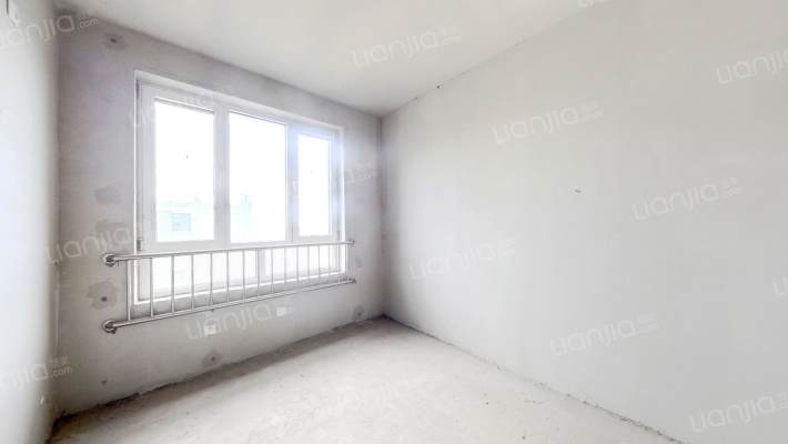 此房毛坯随意装修交通便利配套设施齐全-卧室A