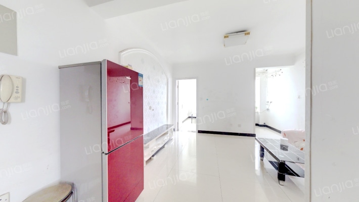 火车站 精装正规一居，好楼层靠谱急售-客厅