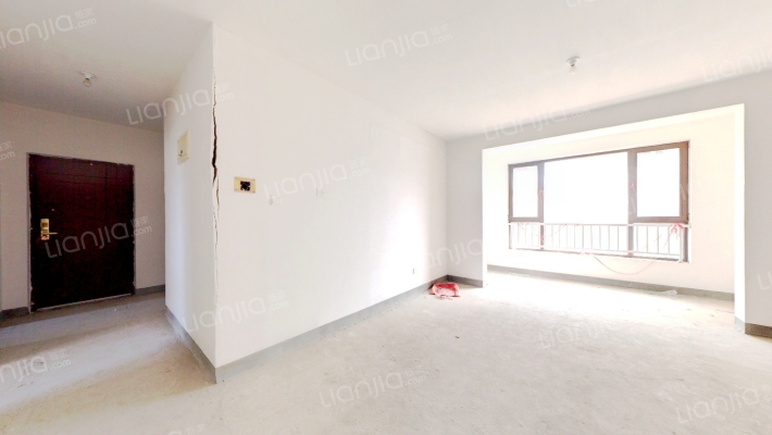 满二税少，中低楼层，采光充足，配套齐全，交通便利-客厅