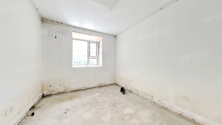 平安D区，全南两居室，阳光挺好的，新换的窗户，满五-卧室B