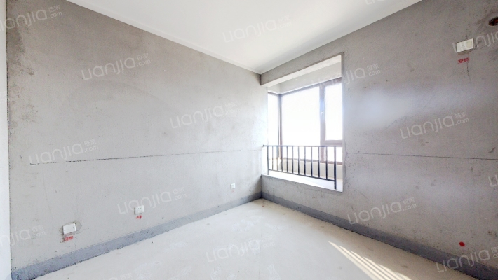 房子是集中供暖，保利物业，交通便利、配套齐全-卧室B