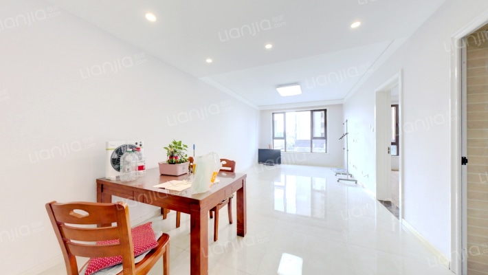 鸿坤理想湾明厨明卫的两居，中间楼层采光.好税费低-客厅