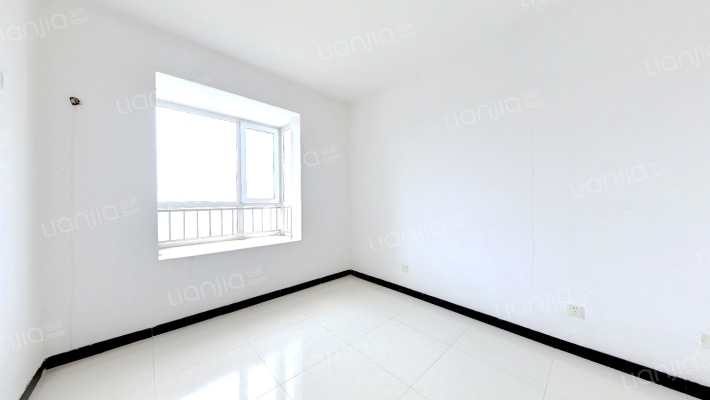 开发区南北通透一梯两户两居室诚意出售-卧室B