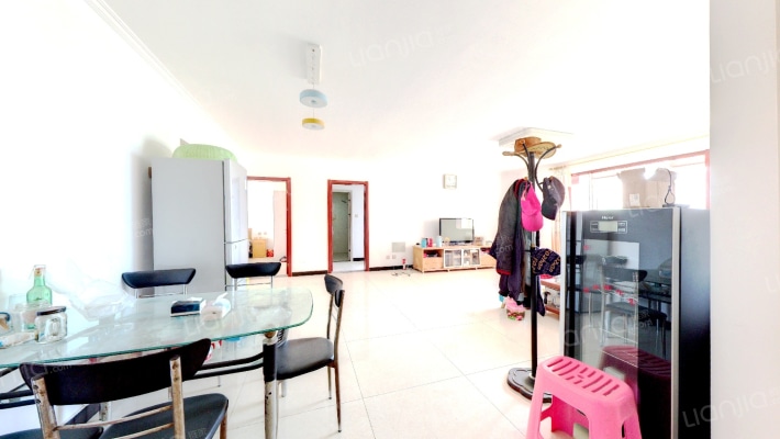 小区里面少有的三居双卫户型  简单装修  南北通透-客厅