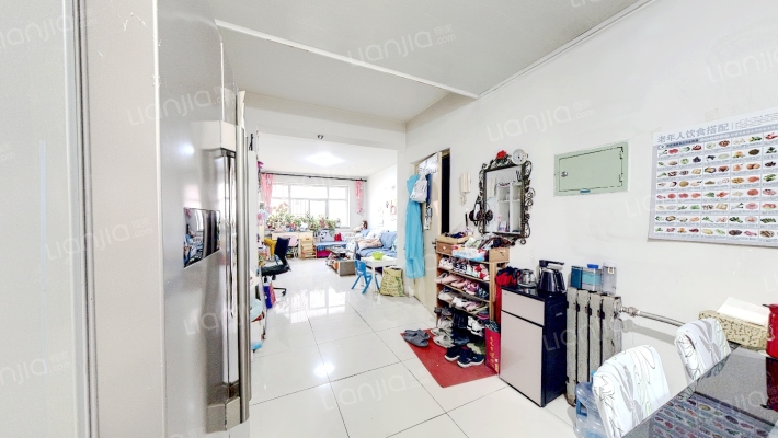 房本满二，税费低，低楼层南北通透，采光好，-客厅