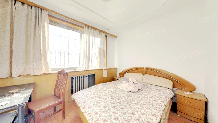 房子为70年大产权，此房满五唯一-卧室A