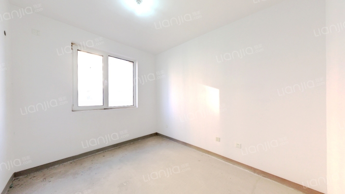 房本满二，南北通透三居，看房方便，交通便利-卧室B