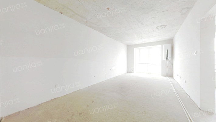 本房为经典全南两居户型，格局方正，小区中间位置-客厅