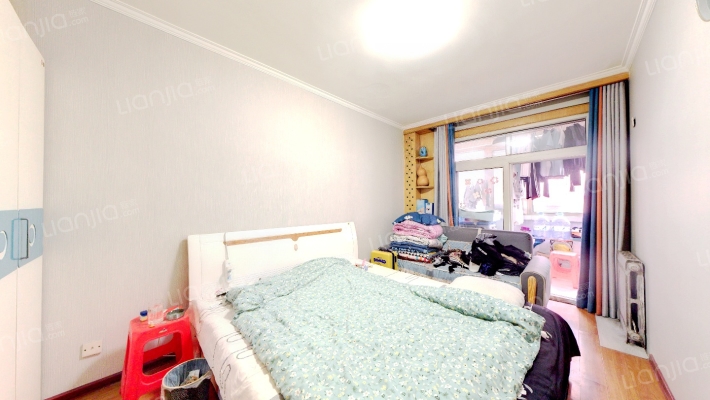 位于政法街位置好、户型南北通透-卧室A