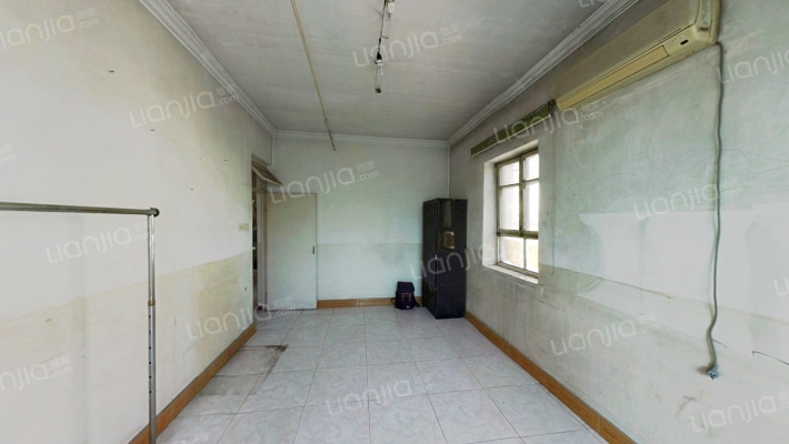 范阳路矿山局家属院南院西向两居-客厅