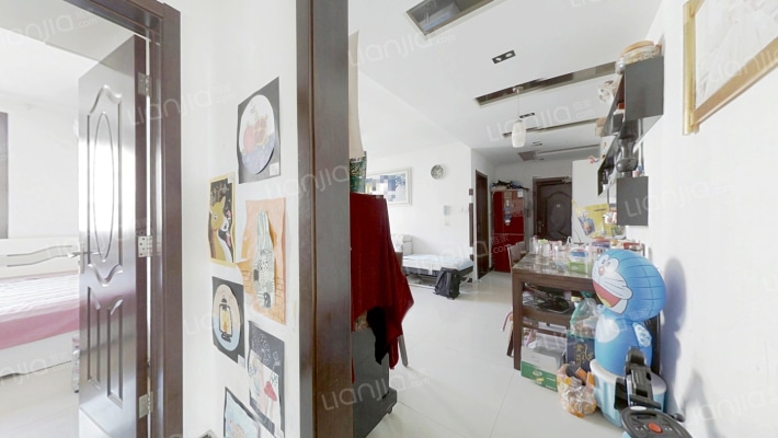 双语门口，距离范阳路838车站-客厅