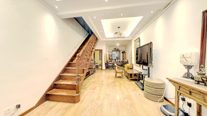 精装六居，下跃户型方正。带下沉花园。-客厅A