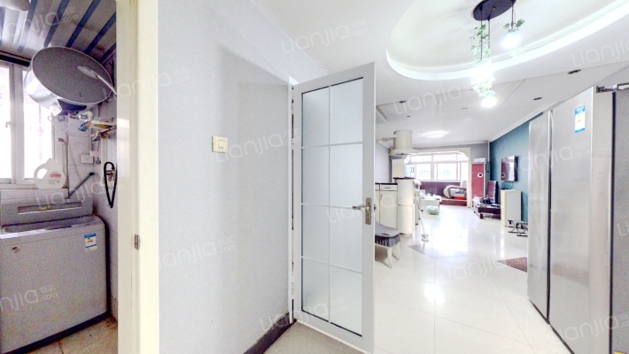 范阳路沿线 二层南北通透双卫三居 集中供暖-客厅