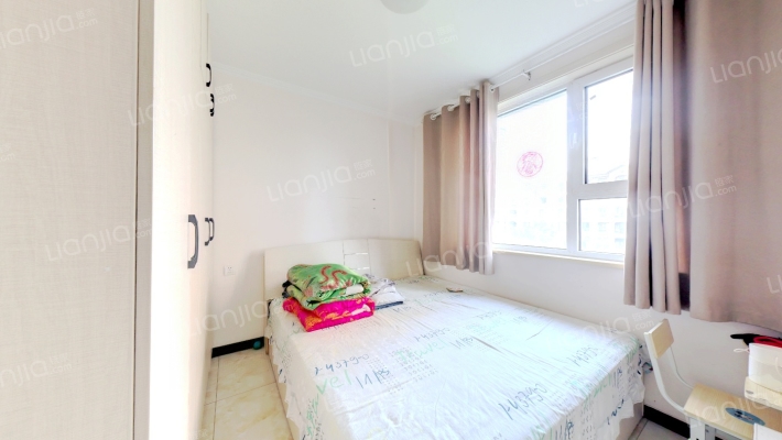 通透三居室 房本满二  有装修 带车位和地下室-卧室A