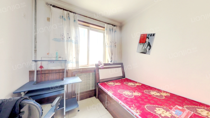 范阳路，旁南北通透大四居，配套设施齐全。-卧室B