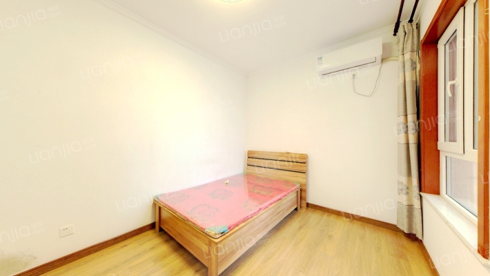 高楼层，视野开阔，带阁楼，有装修-卧室A