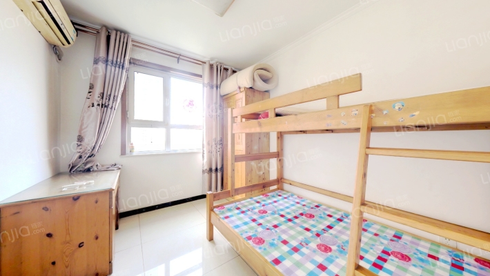 南北通透三居室，户型方正，中间楼层采光充足-卧室C