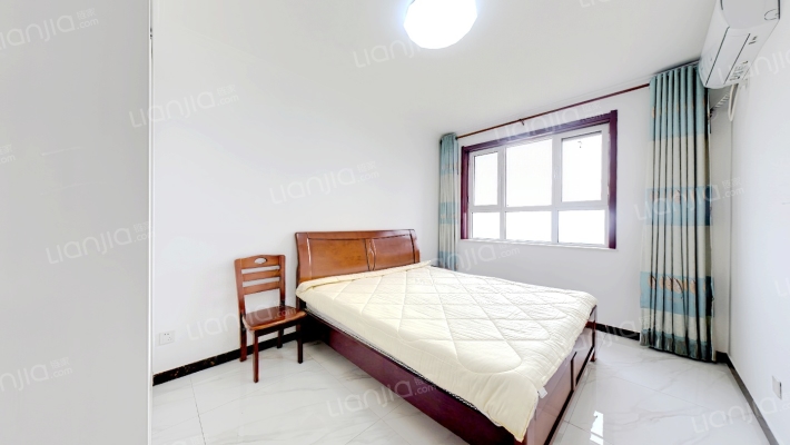 牛津花园   南向两居室    精装修   随时看房-卧室B