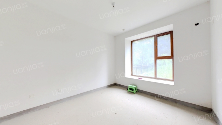 14号楼 一层带100平米院 南北通透3居F 毛坯 看房方便-卧室C